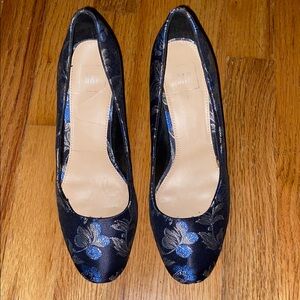 GAP Woman’s Blue Floral Block Heel Pumps